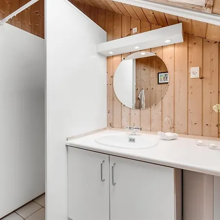 Lonne - 750m To The Fjord By Interhome